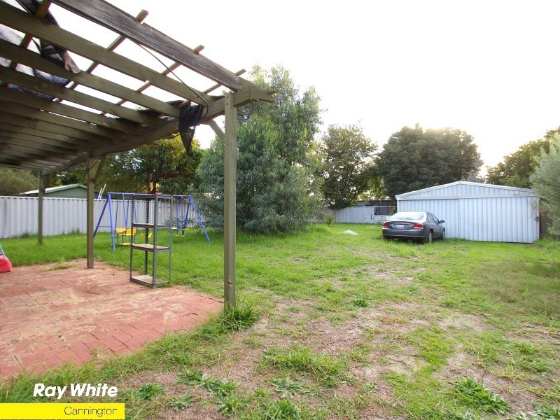 32 Saturn St, Beckenham WA 6107