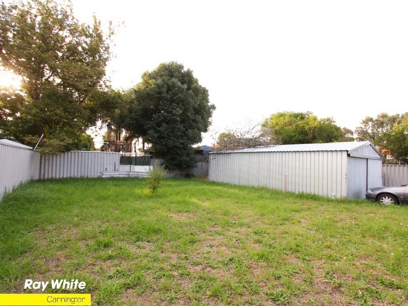 32 Saturn St, Beckenham WA 6107