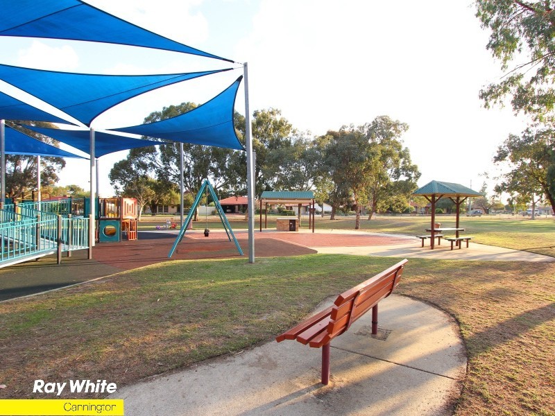 32 Saturn St, Beckenham WA 6107