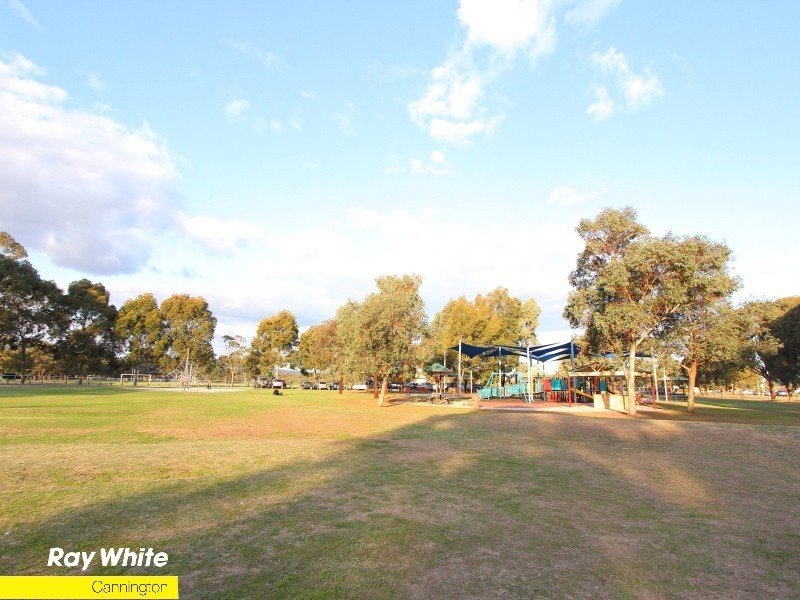 32 Saturn St, Beckenham WA 6107