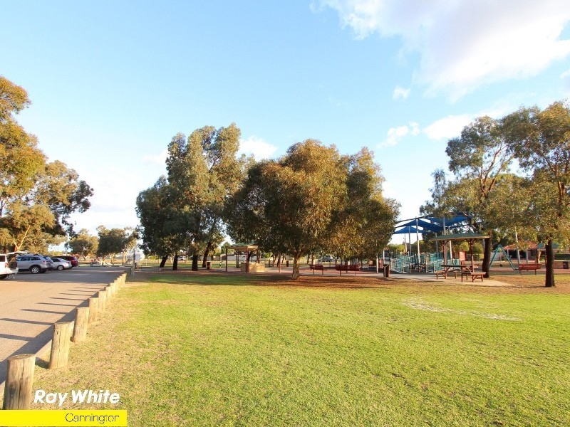 32 Saturn St, Beckenham WA 6107