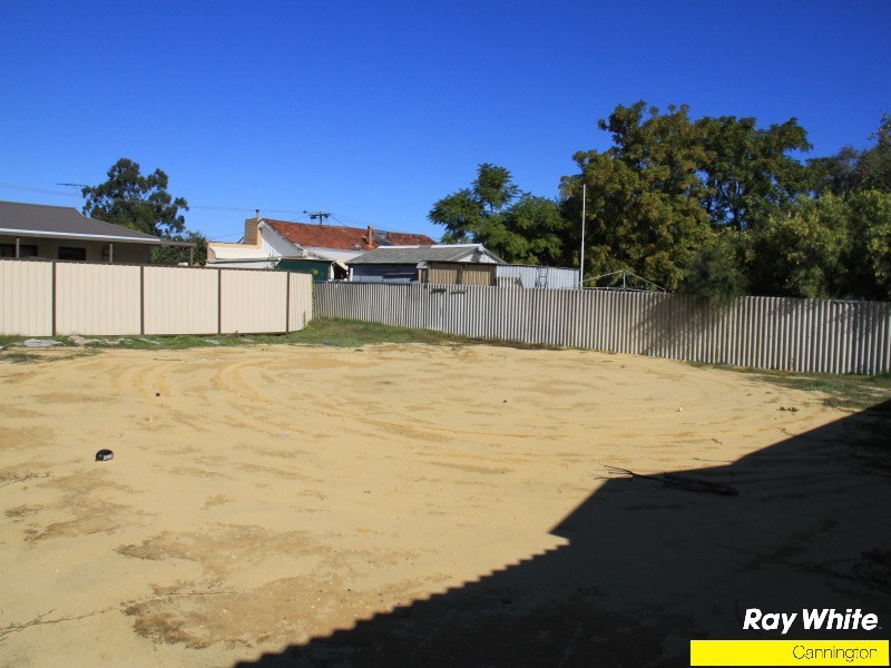 42b Thomas Street, Queens Park WA 6107