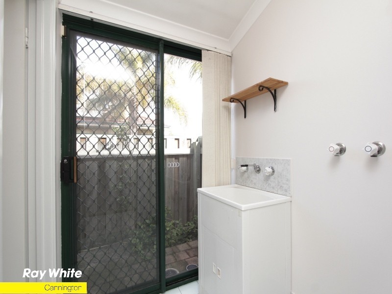 1/285 Wharf Street, Queens Park WA 6107