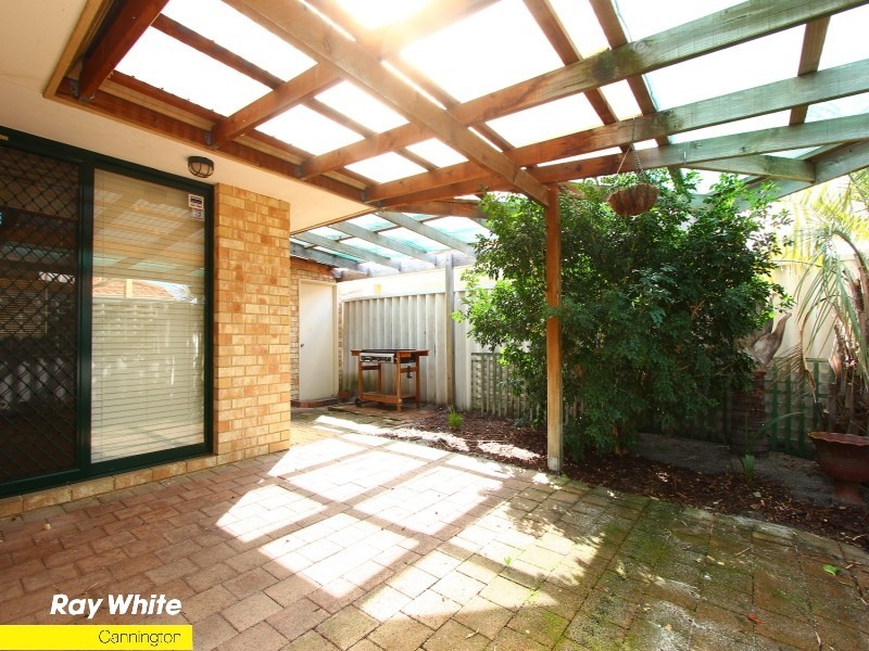 1/285 Wharf Street, Queens Park WA 6107