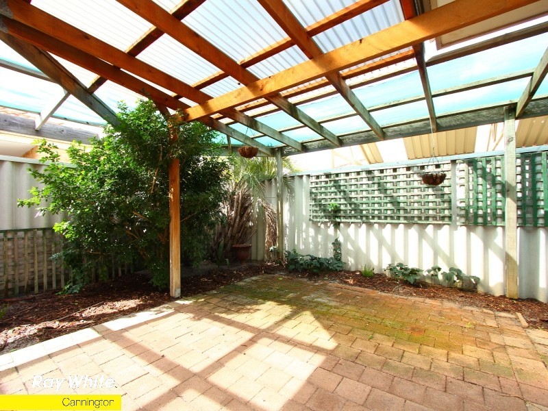 1/285 Wharf Street, Queens Park WA 6107