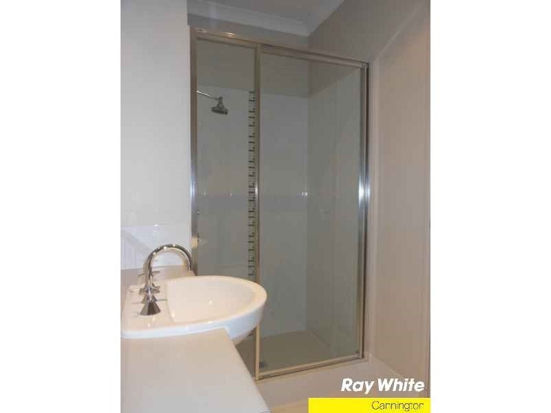 4/148-154 Railway Parade, Queens Park WA 6107