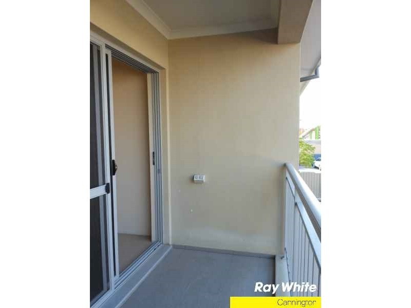 4/148-154 Railway Parade, Queens Park WA 6107