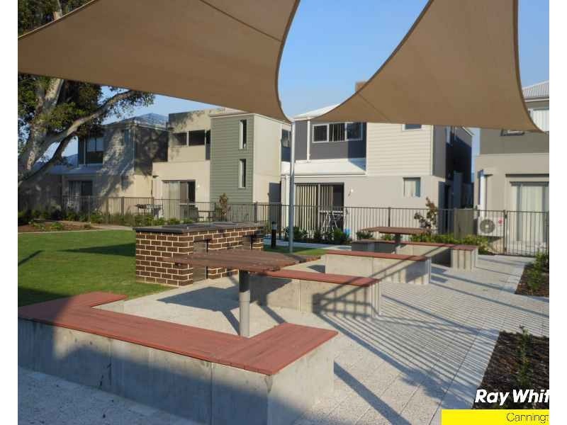 4/148-154 Railway Parade, Queens Park WA 6107