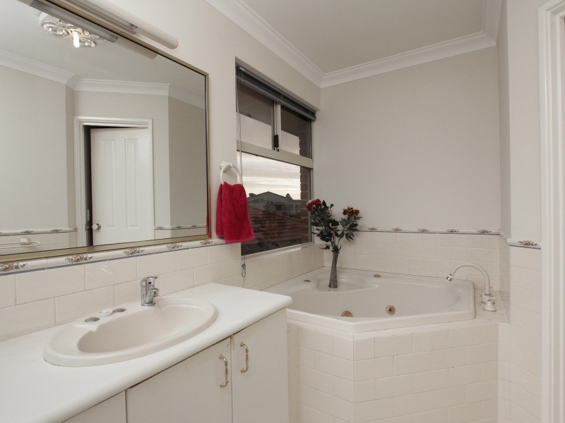 84 Waterford Avenue, Waterford WA 6152