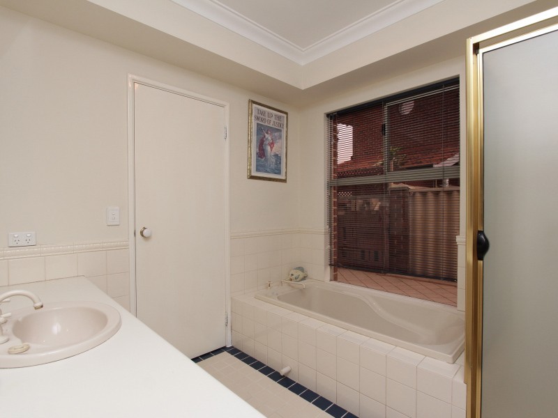 84 Waterford Avenue, Waterford WA 6152