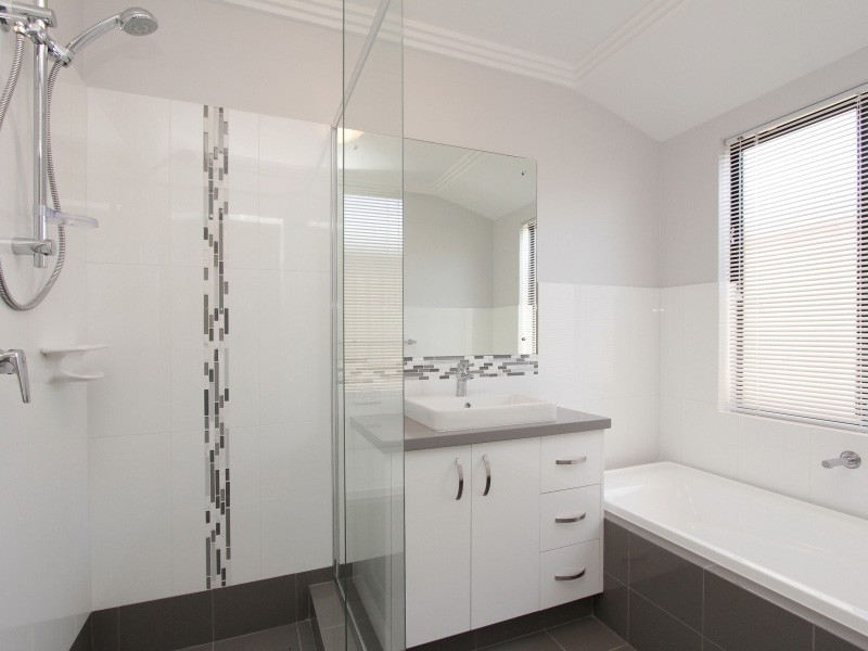 12A Lester Drive, Thornlie WA 6108