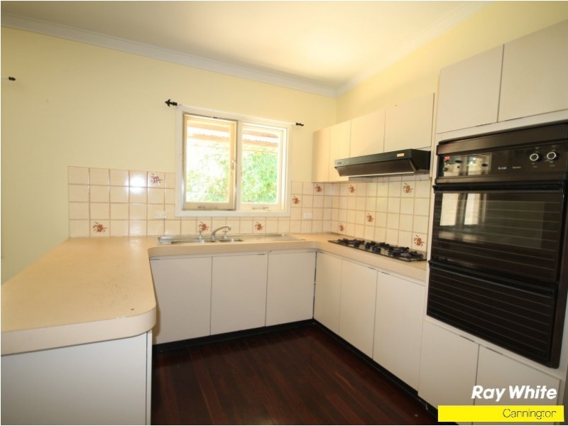 30 Lester Drive, Thornlie WA 6108