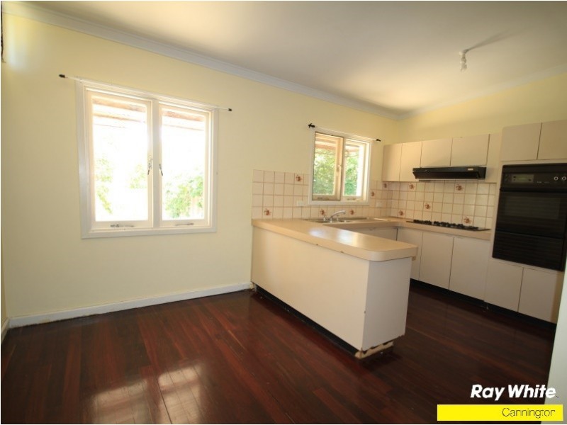 30 Lester Drive, Thornlie WA 6108