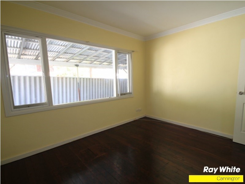 30 Lester Drive, Thornlie WA 6108