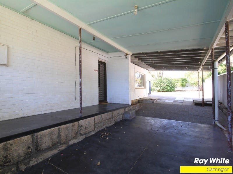 30 Lester Drive, Thornlie WA 6108