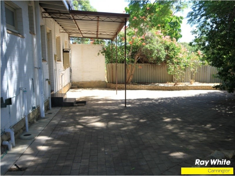 30 Lester Drive, Thornlie WA 6108