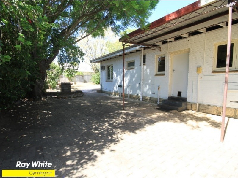 30 Lester Drive, Thornlie WA 6108