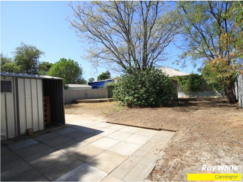 30 Lester Drive, Thornlie WA 6108