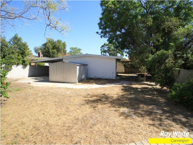 30 Lester Drive, Thornlie WA 6108