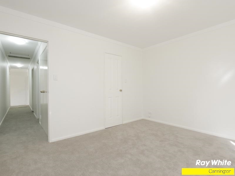 18 Debenham Street, Thornlie WA 6108