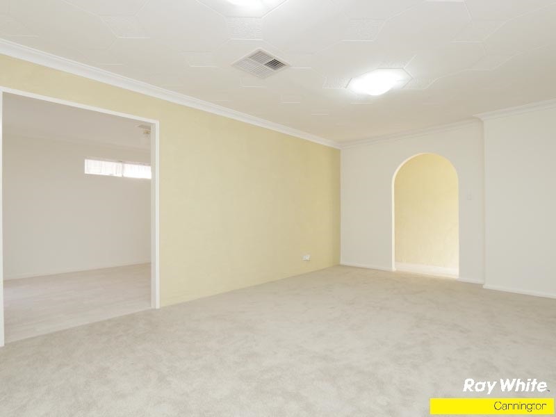 18 Debenham Street, Thornlie WA 6108