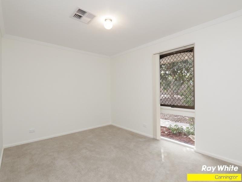 18 Debenham Street, Thornlie WA 6108