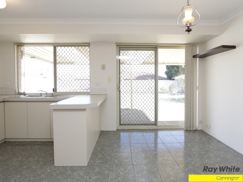 19 Lansing Street, Queens Park WA 6107