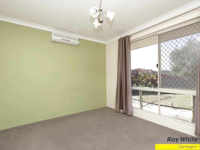 19 Lansing Street, Queens Park WA 6107