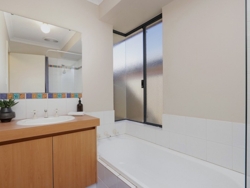 63 Cross Street, Queens Park WA 6107