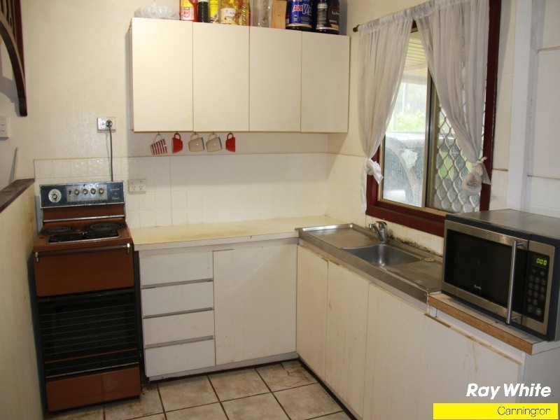 168 Railway Parade, Queens Park WA 6107