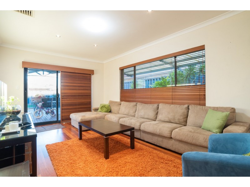 18 Abrolhos Loop, Beckenham WA 6107