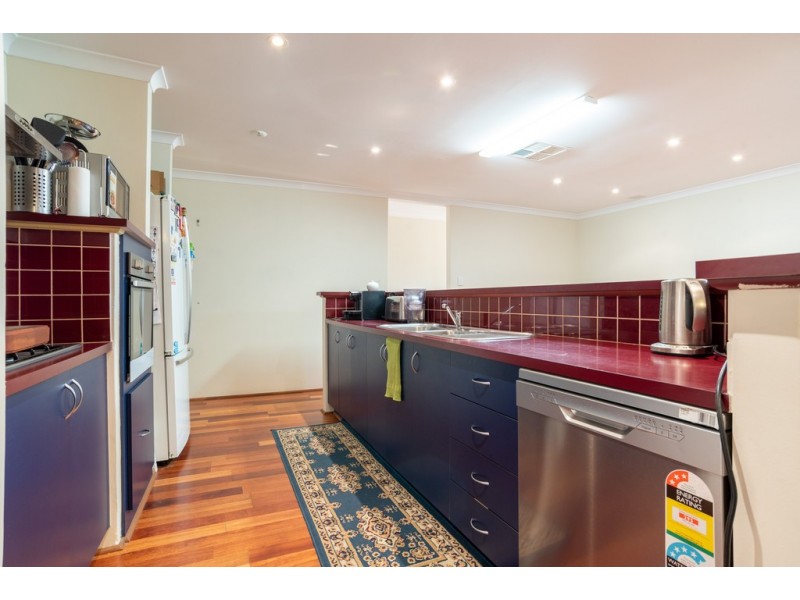 18 Abrolhos Loop, Beckenham WA 6107