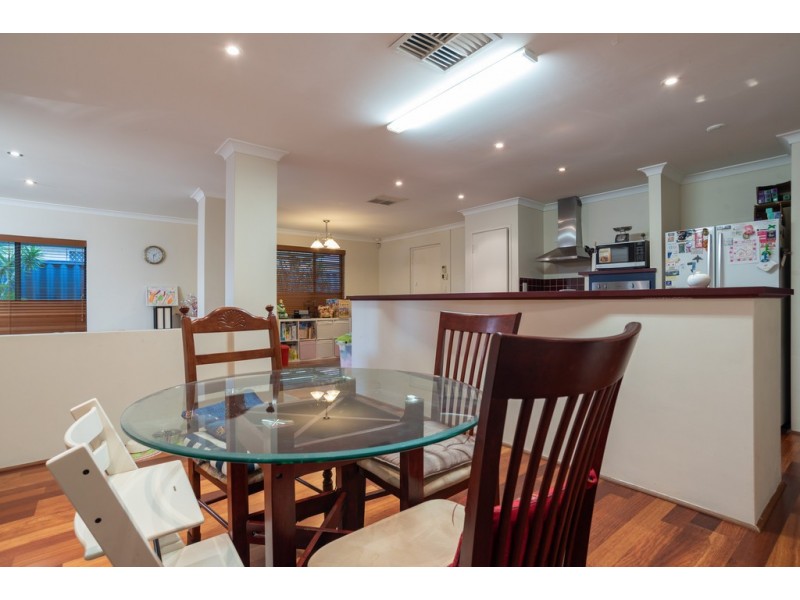 18 Abrolhos Loop, Beckenham WA 6107