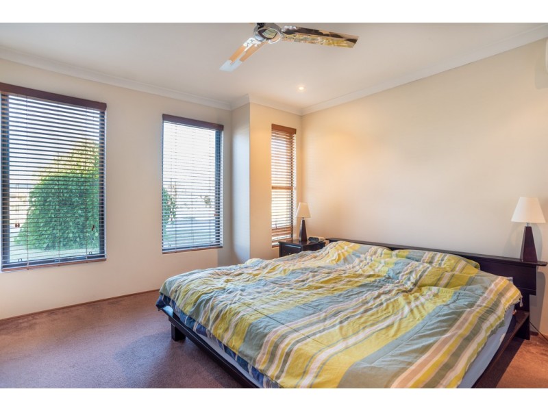 18 Abrolhos Loop, Beckenham WA 6107