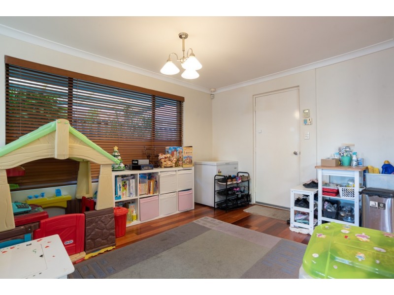 18 Abrolhos Loop, Beckenham WA 6107