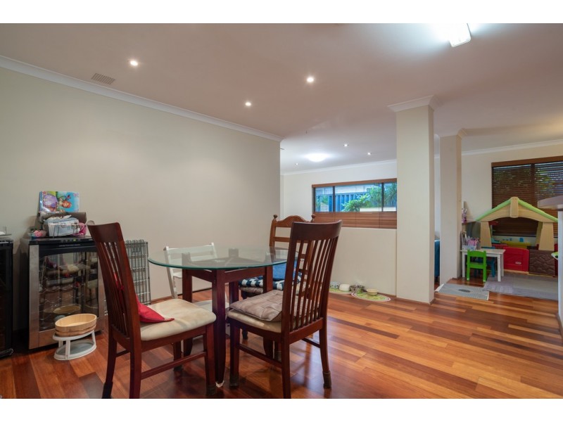18 Abrolhos Loop, Beckenham WA 6107