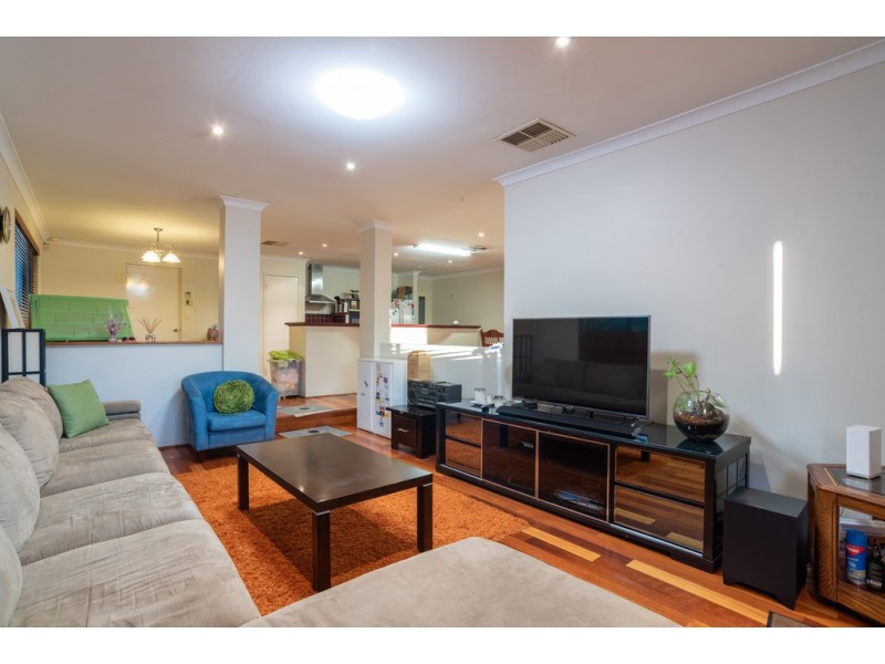 18 Abrolhos Loop, Beckenham WA 6107