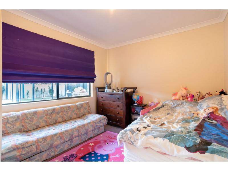18 Abrolhos Loop, Beckenham WA 6107