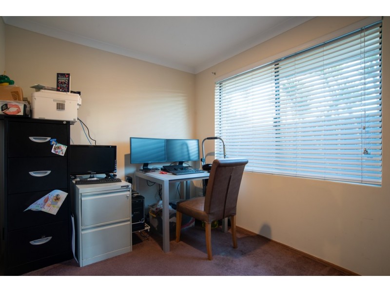 18 Abrolhos Loop, Beckenham WA 6107