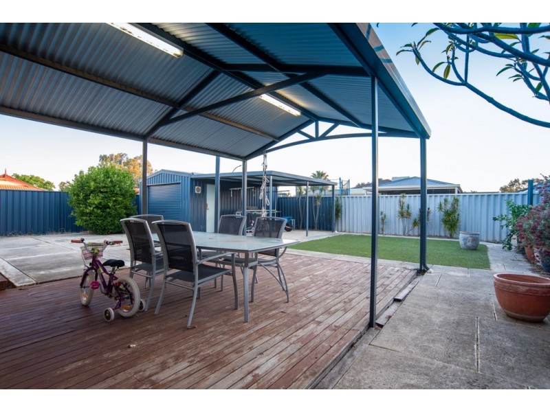 18 Abrolhos Loop, Beckenham WA 6107