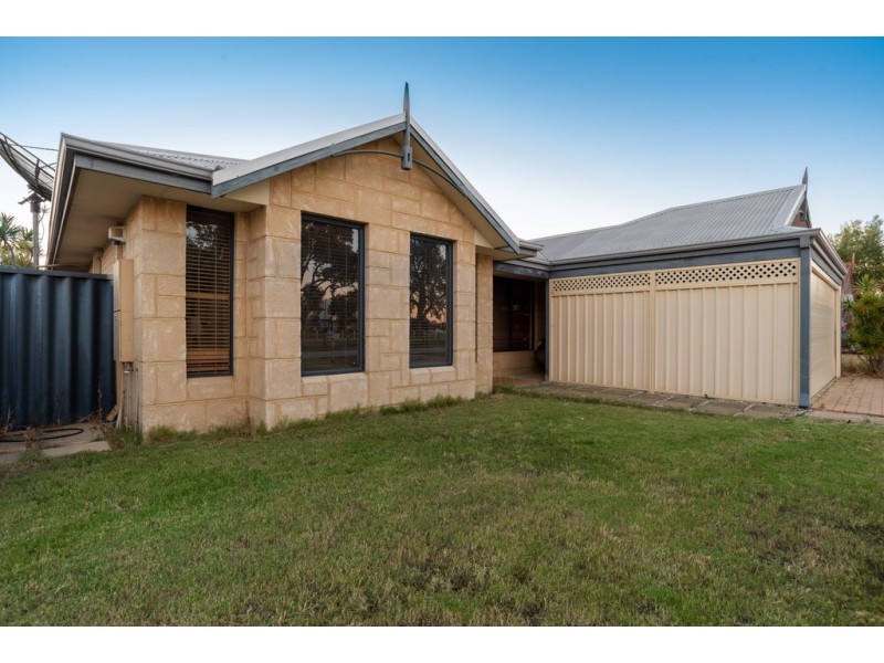 18 Abrolhos Loop, Beckenham WA 6107