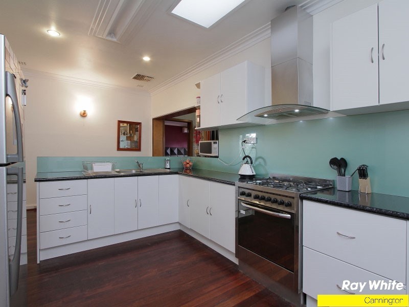 10 Herndon Close, Cannington WA 6107