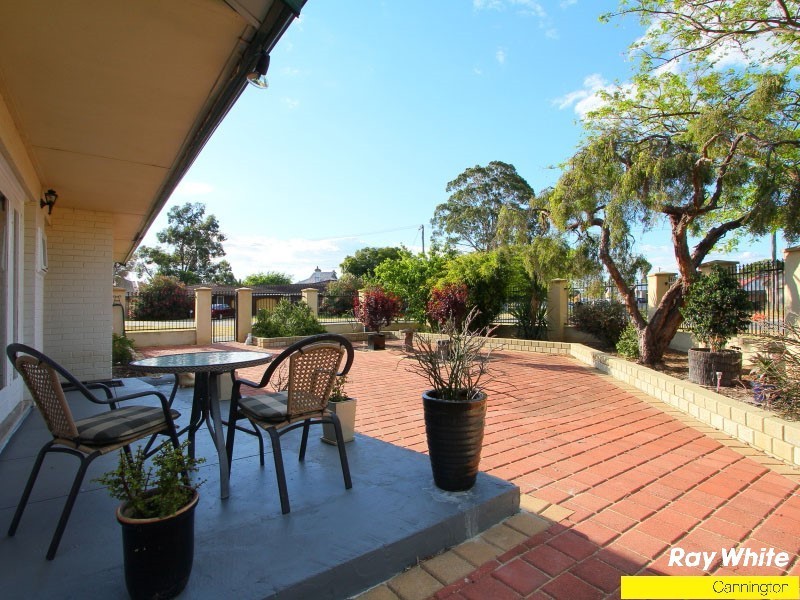 10 Herndon Close, Cannington WA 6107