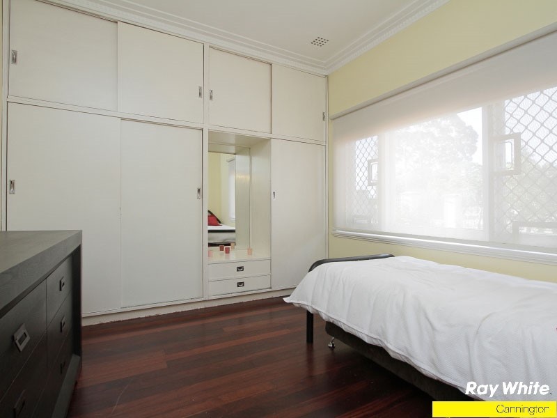 10 Herndon Close, Cannington WA 6107