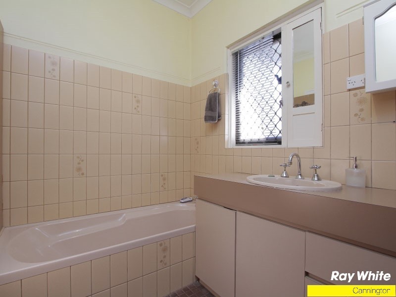 10 Herndon Close, Cannington WA 6107