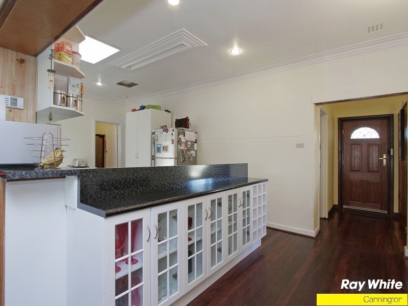 10 Herndon Close, Cannington WA 6107