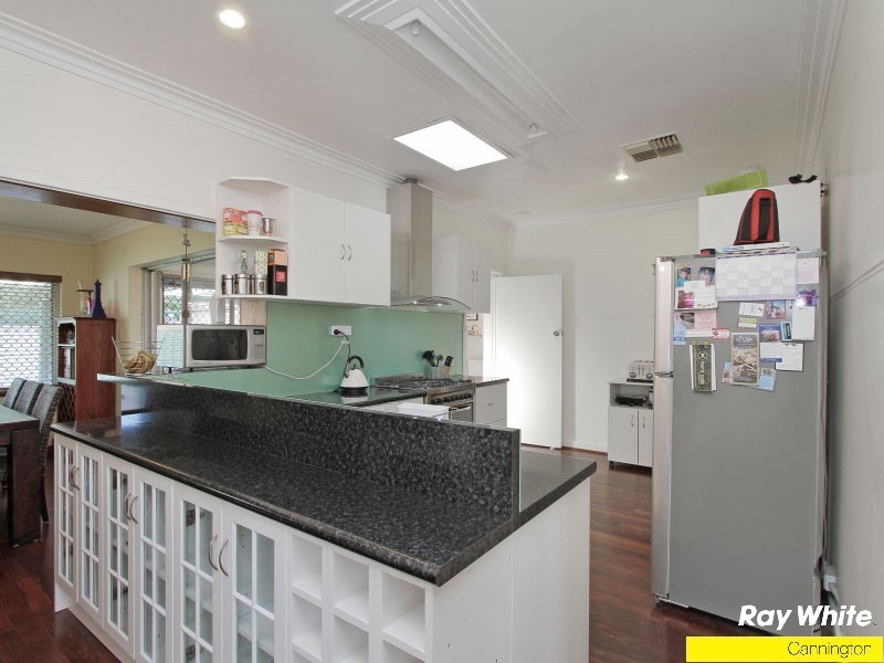 10 Herndon Close, Cannington WA 6107