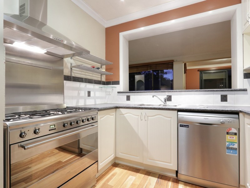 31 Salisbury Street, St James WA 6102