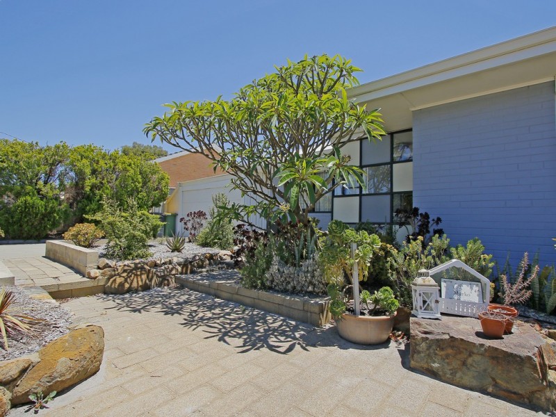 15 Letsom Way, Langford WA 6147