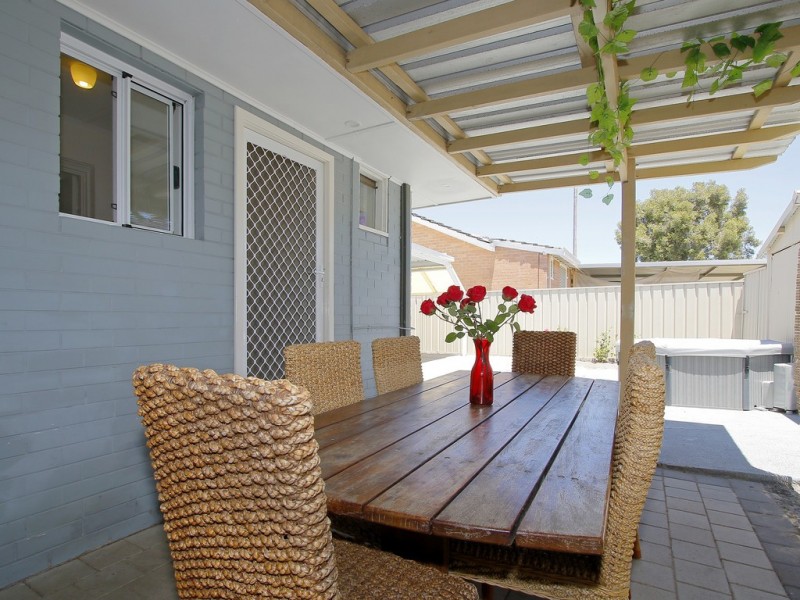 15 Letsom Way, Langford WA 6147